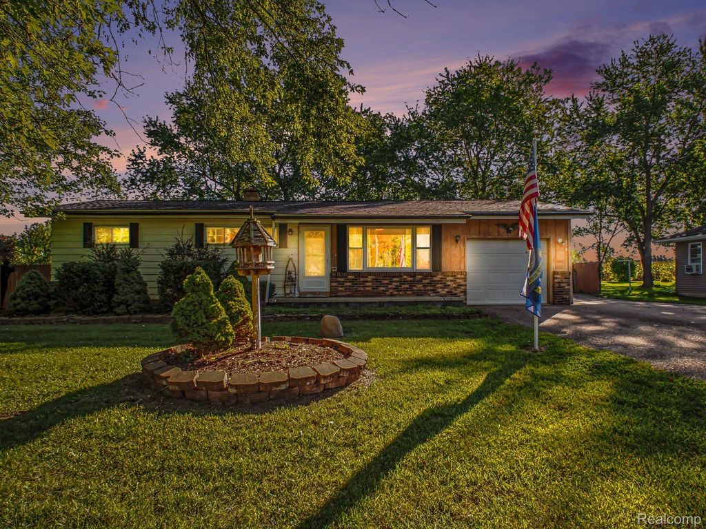 9108 Maplewood Drive, Clio