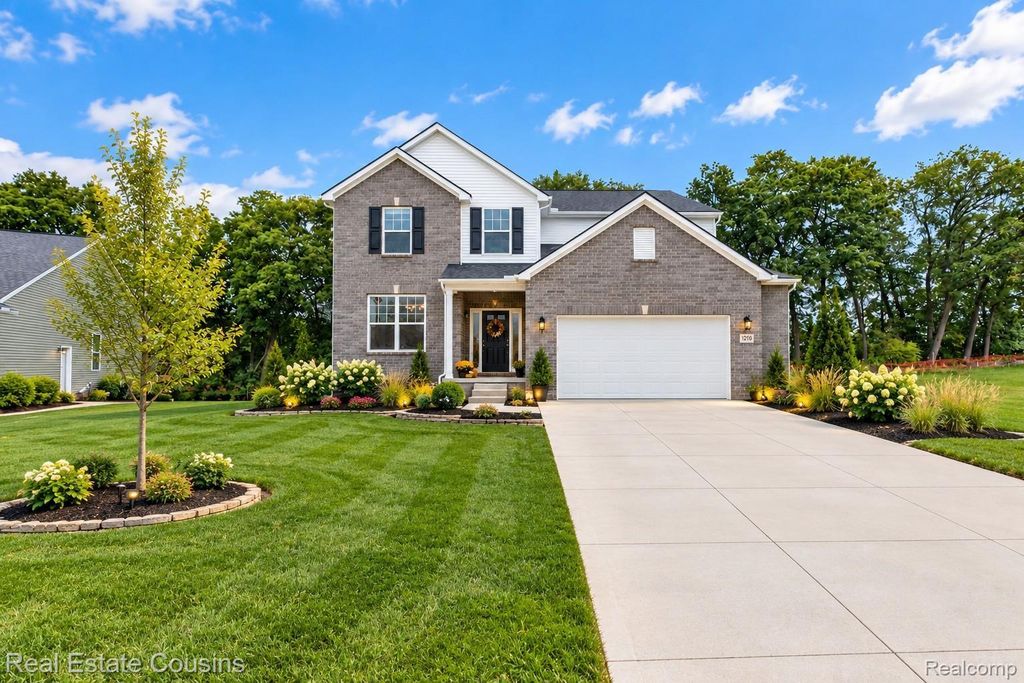 6270 Parker Drive, Fenton charter township