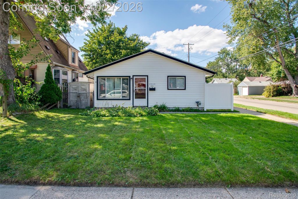 3245 Kenwood Street, Ferndale