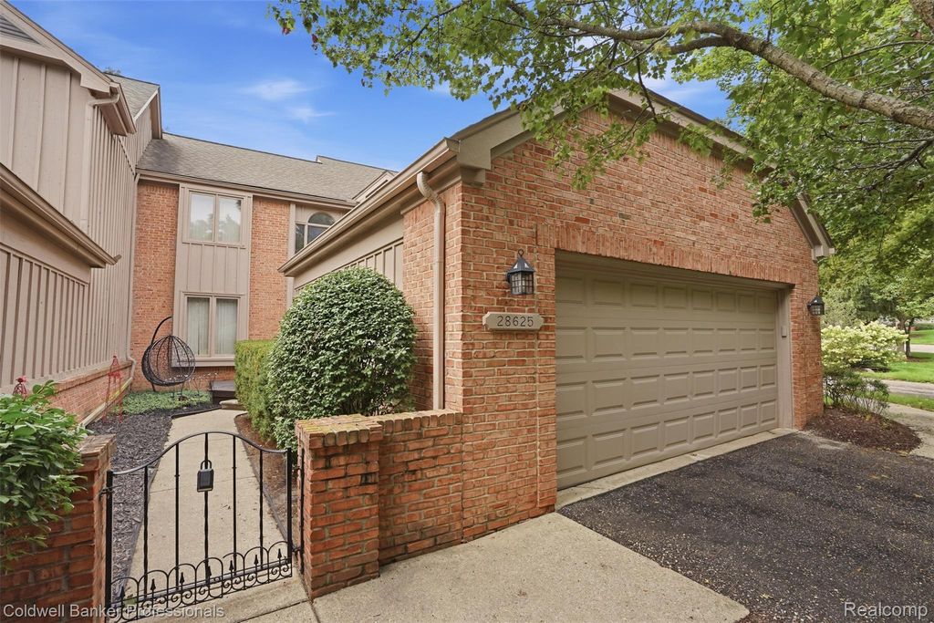 28625 Auburn Court, Farmington Hills