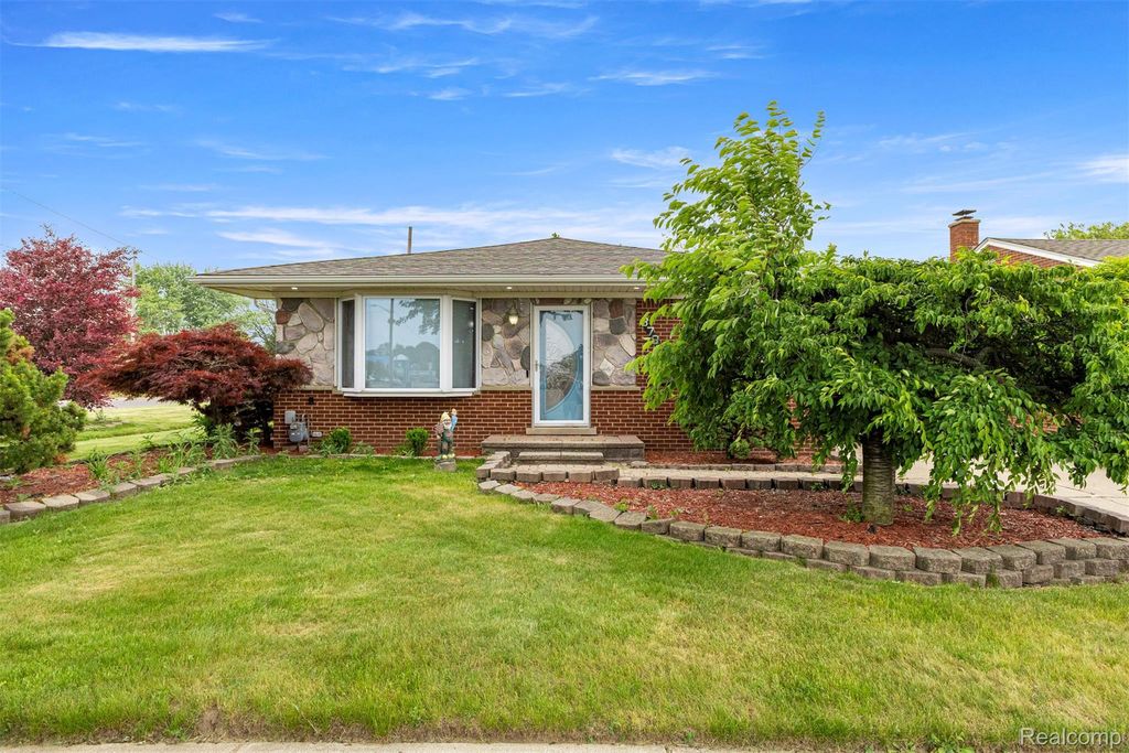8786 N Evangeline Street, Dearborn Heights