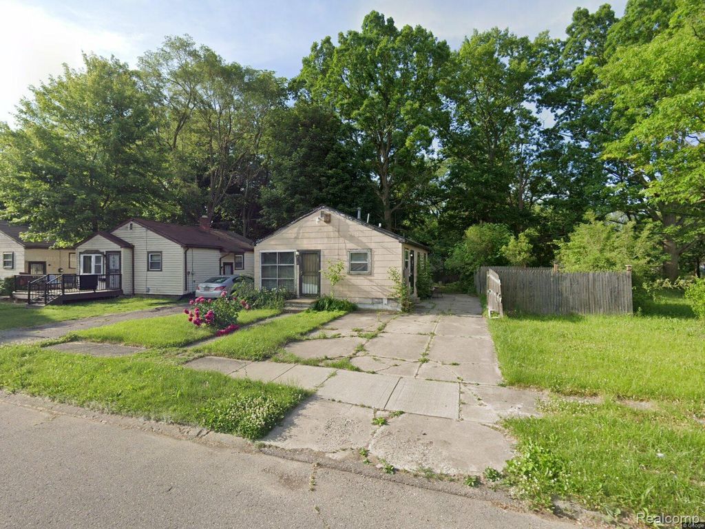 313 W Ruth Avenue, Flint