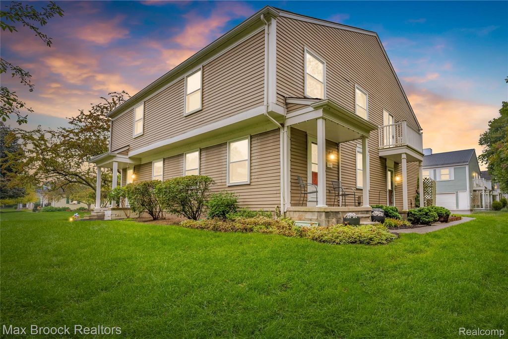 387 Neptune Drive, Walled Lake