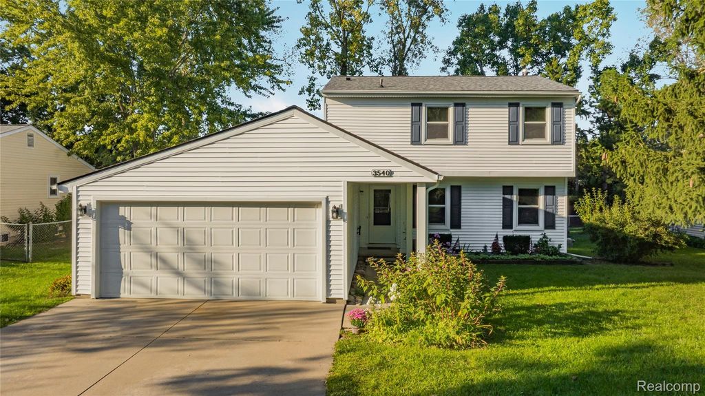 3540 Loon Lake Road, Wixom