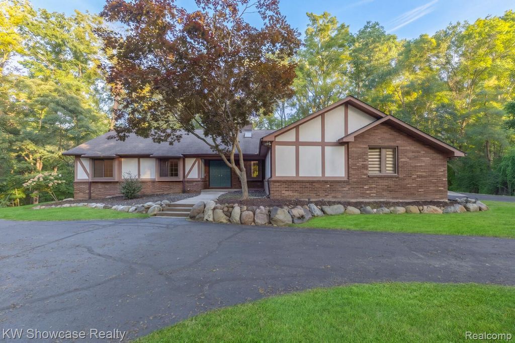 6138 Sundance Trail, Brighton