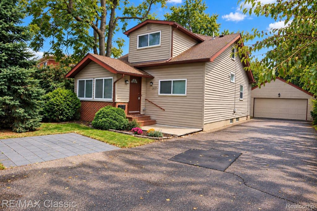 320 S Rochester Road, Clawson