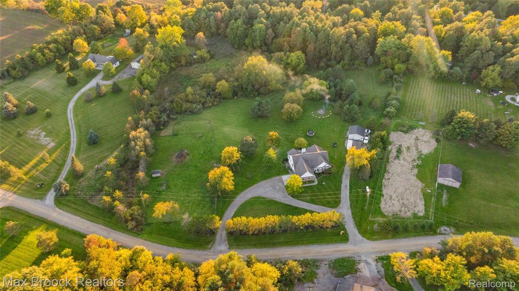 3054 Emery Lane, Metamora