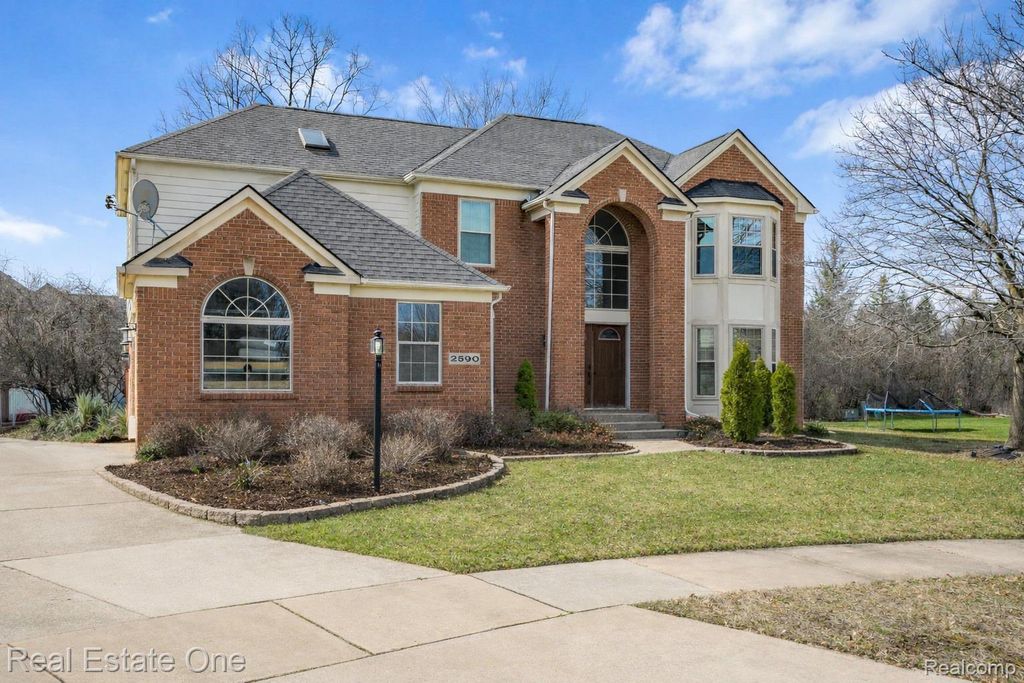 2590 Oakham Court, Canton