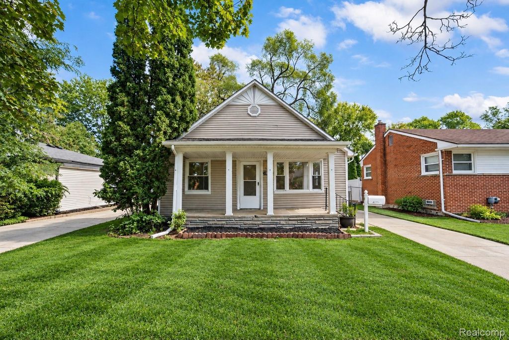 26060 Groveland Street, Roseville