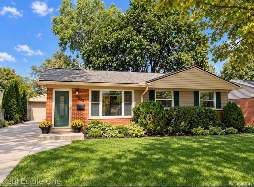 633 Rewold Drive, Rochester
