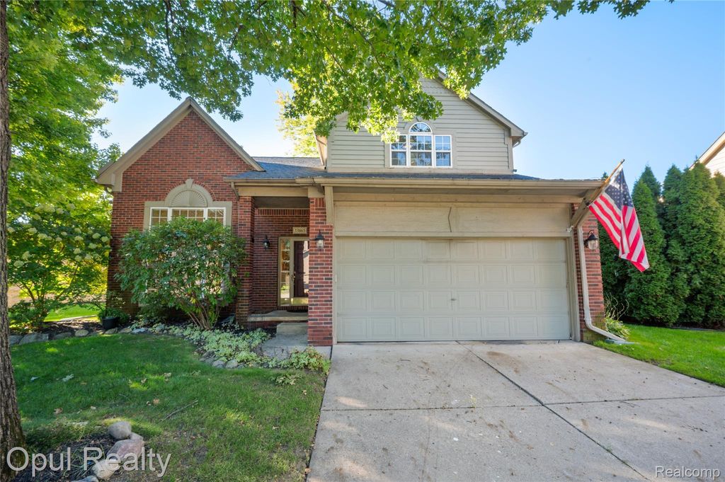 33865 Trillium Court, Livonia