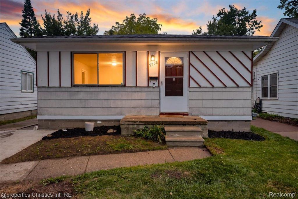 7236 Meadow Avenue, Warren