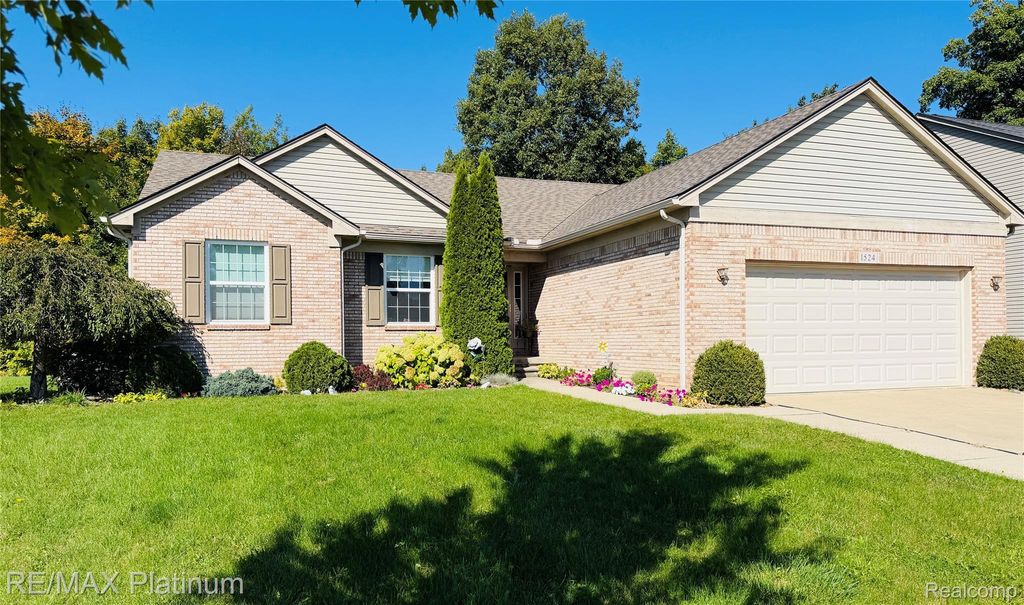 1524 Baypointe Circle, Grand Blanc