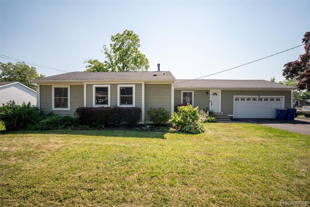 1298 S Cass Lake Road, Waterford
