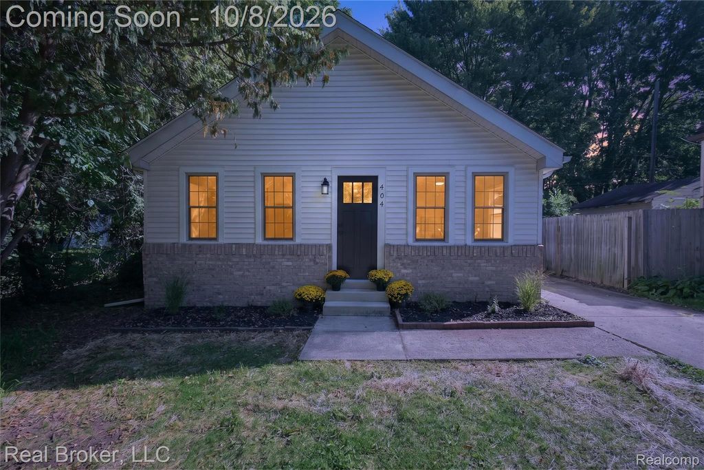 404 Laprairie Street, Ferndale