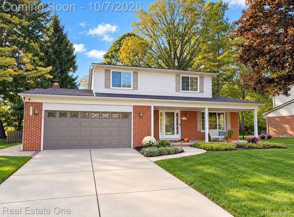 5427 English Drive, Troy