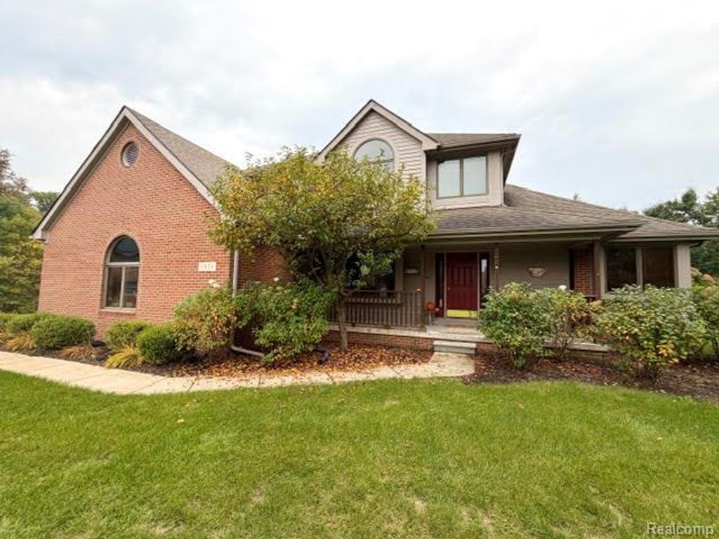 11454 Arrowhead Drive, South Lyon