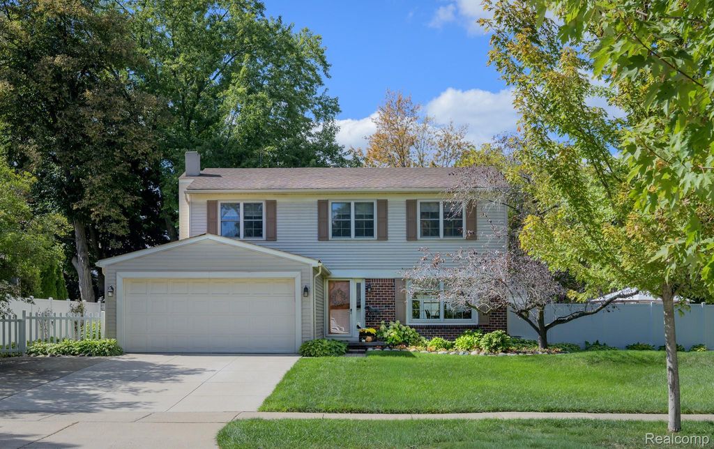 3627 Bristol Drive, Troy