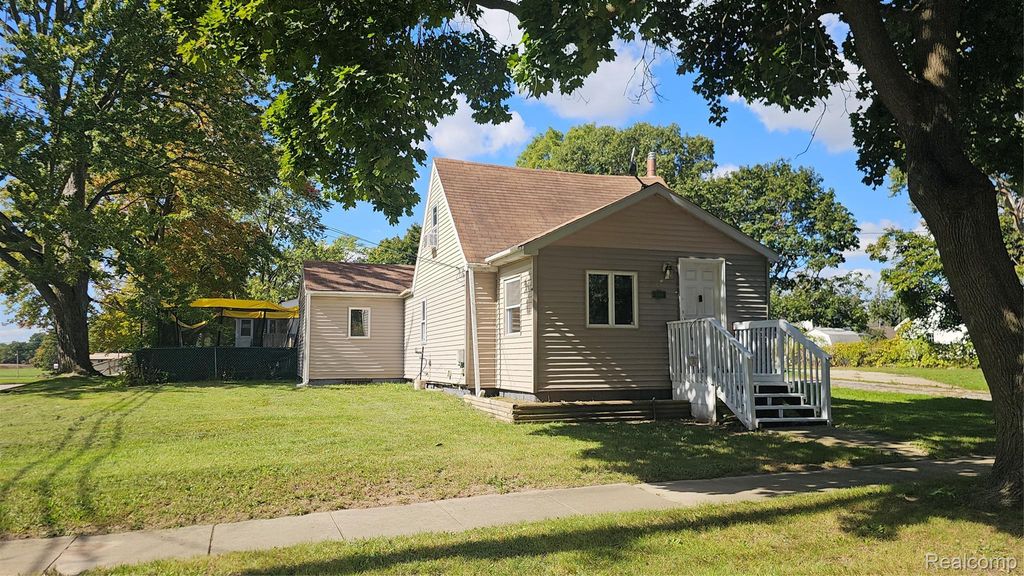 200 W Fauble Street, Durand
