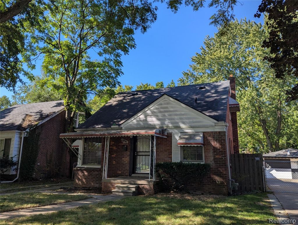 17647 Lenore, Detroit