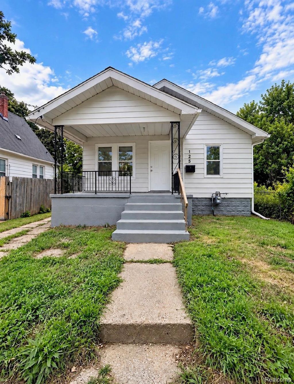 125 E Oakley Street, Flint