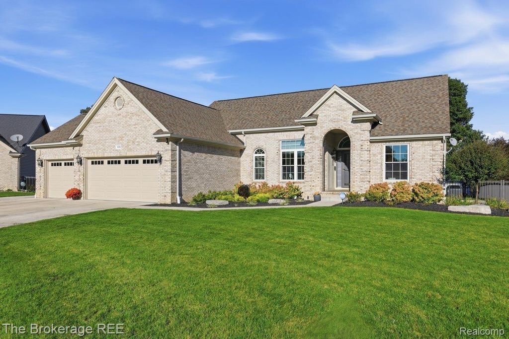 5353 Sequoia Court, Grand Blanc