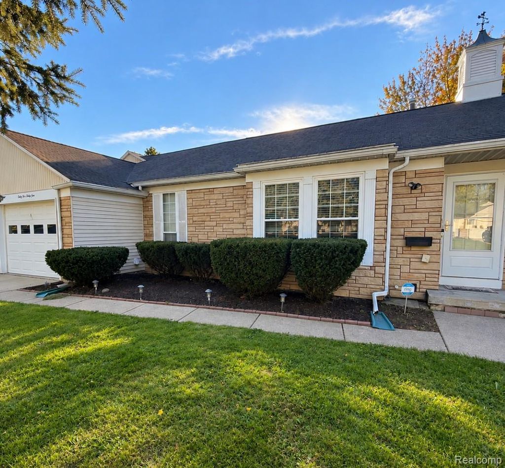 3145 Pinegate Drive, Flushing