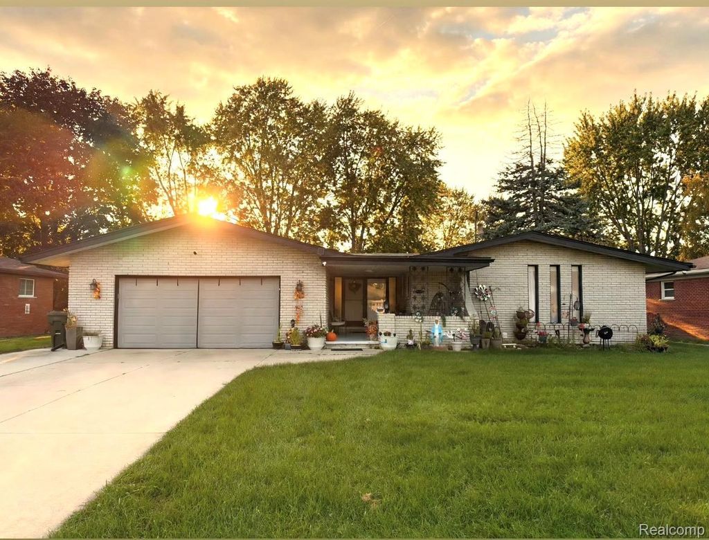 38233 Medville Drive, Sterling Heights