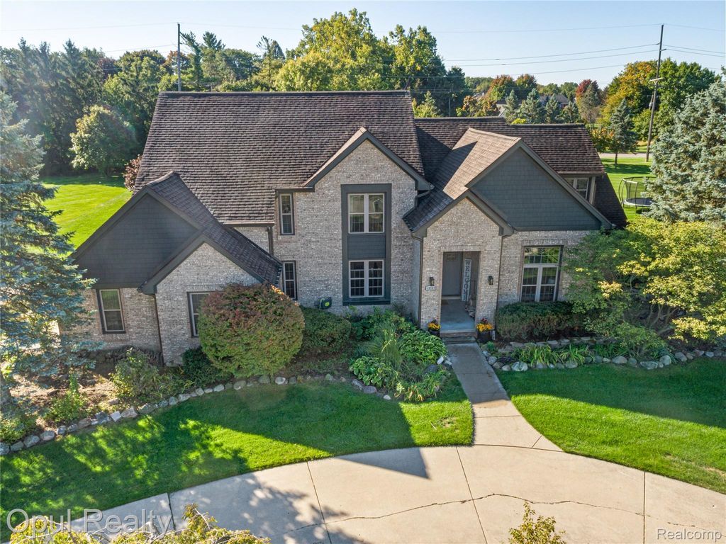 49707 Cooke Avenue, Plymouth