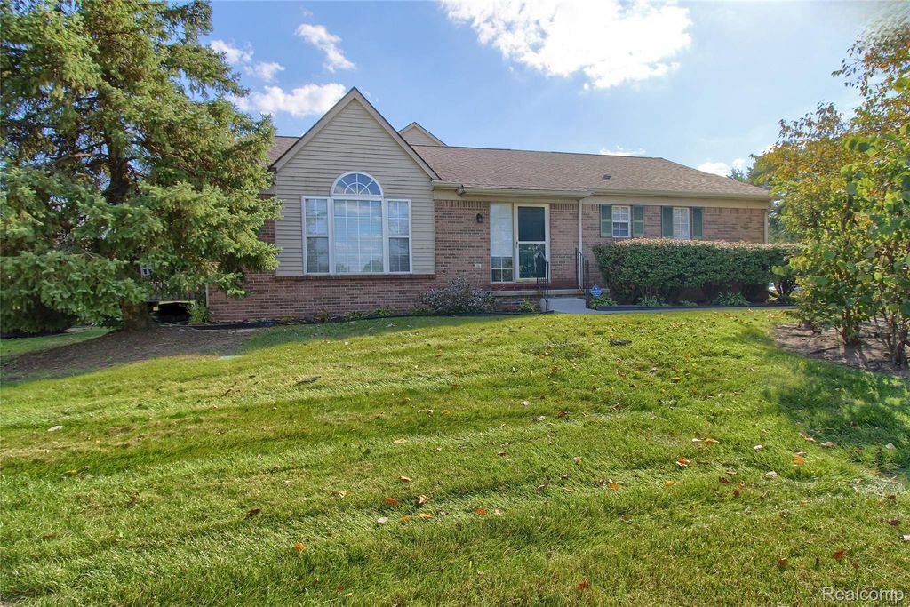 105 S Farmington Road, Westland