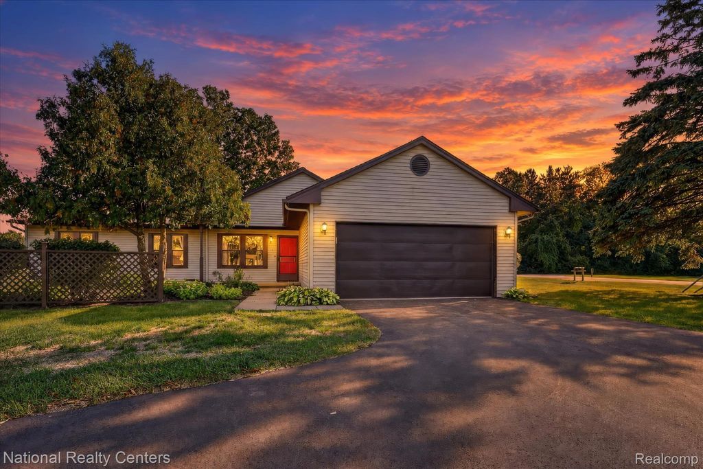 7830 Oakland Pl 7830, Waterford charter township