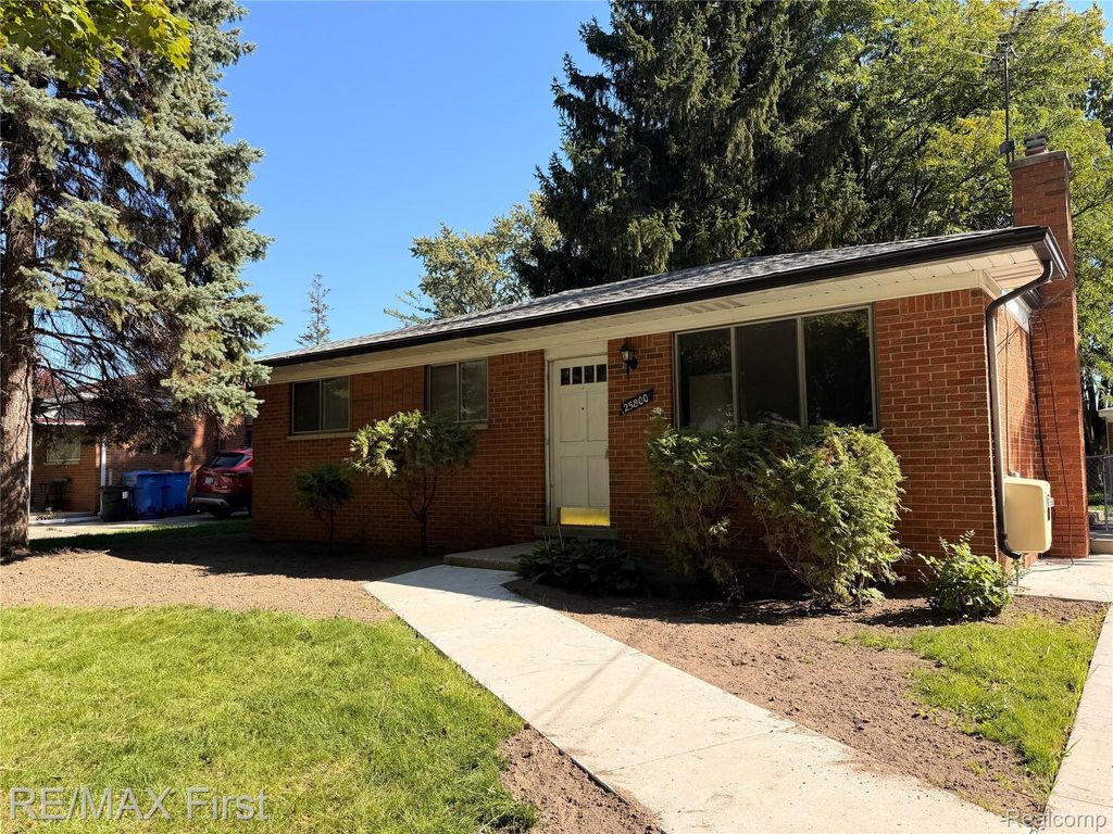 25800 Pine View Avenue, Warren