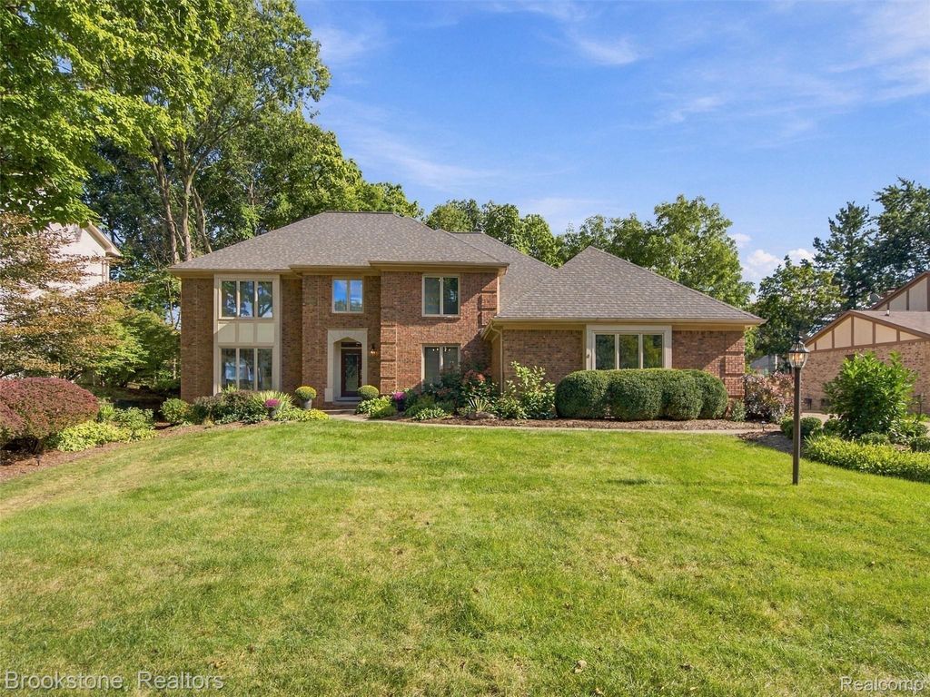 6400 Glyndebourne Drive, Troy