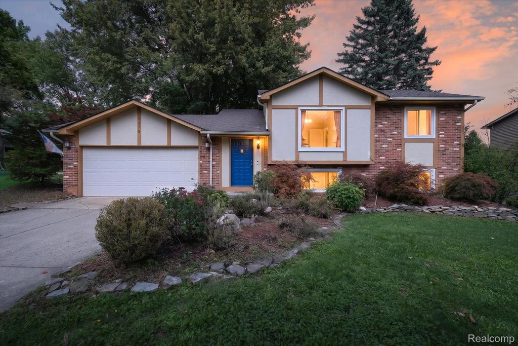 1570 South Boulevard W, Rochester Hills