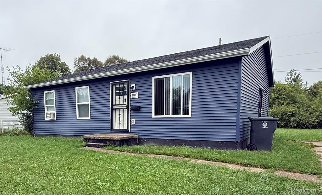 1810 Russett Place, Flint