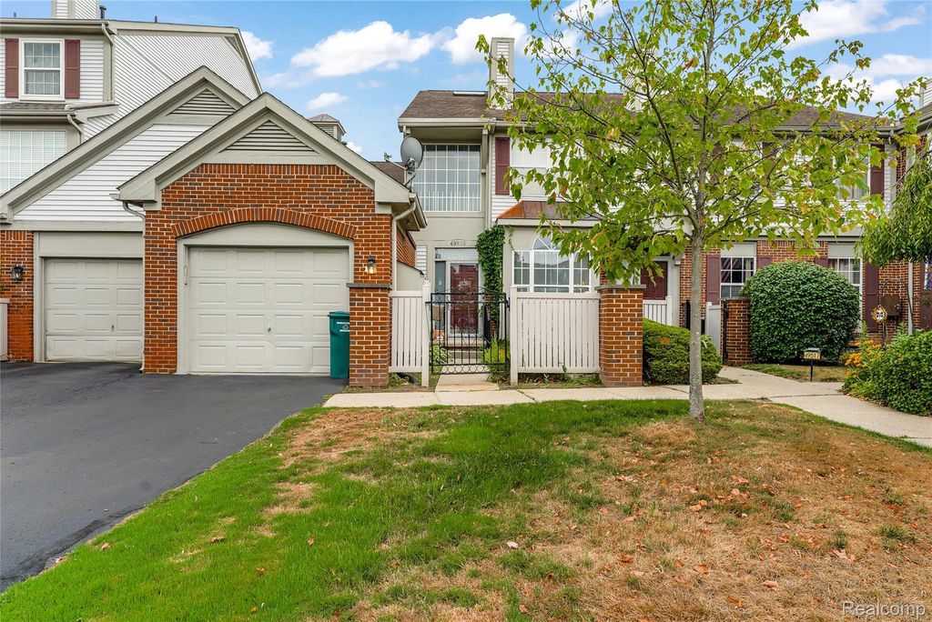 49523 Pointe Crossing, Plymouth