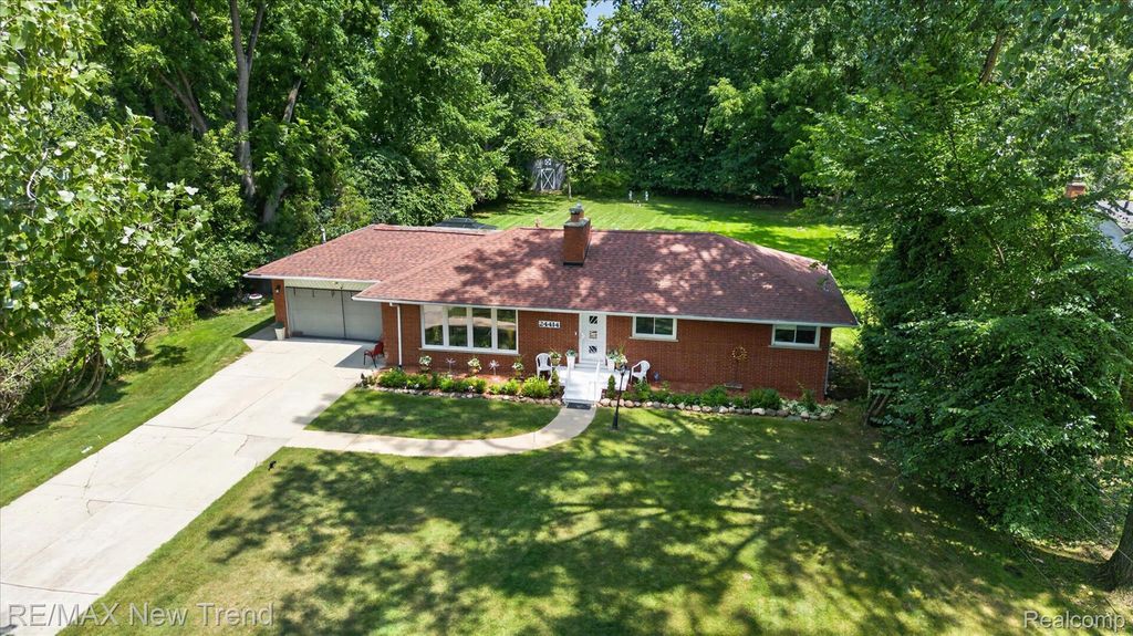 24414 Lois Lane, Southfield