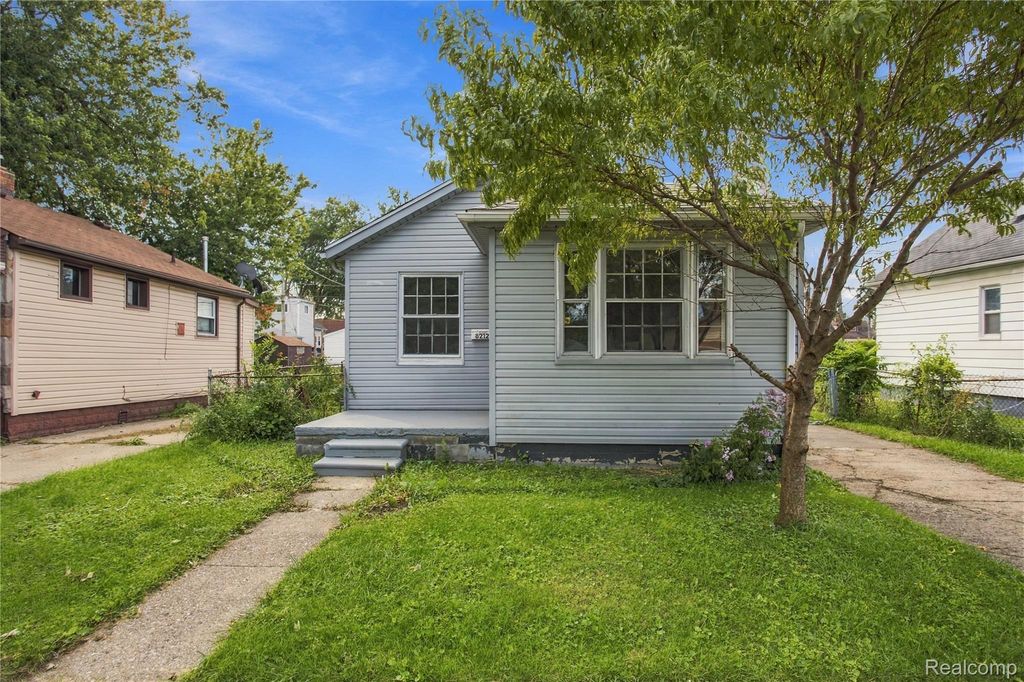 8212 Republic Avenue, Warren