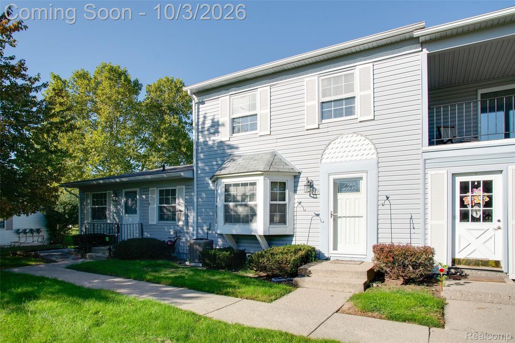 229 Lake Village Drive, Walled Lake