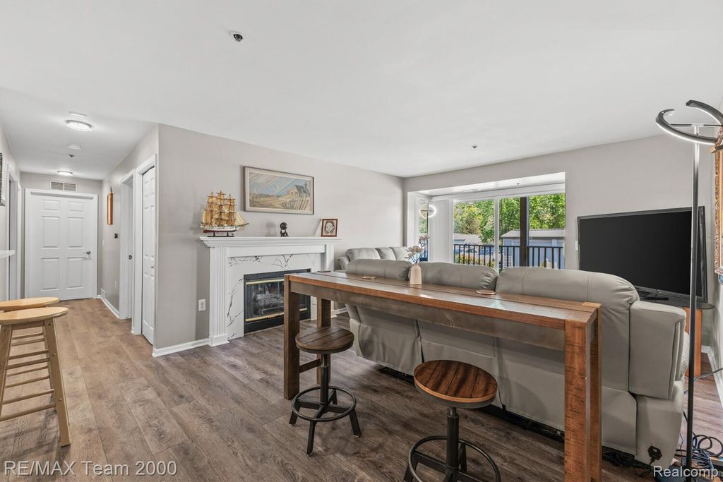 37522 Jefferson Avenue 102, Harrison Township
