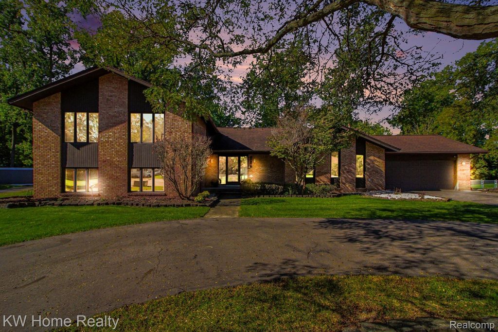23433 Riverview Drive, Southfield