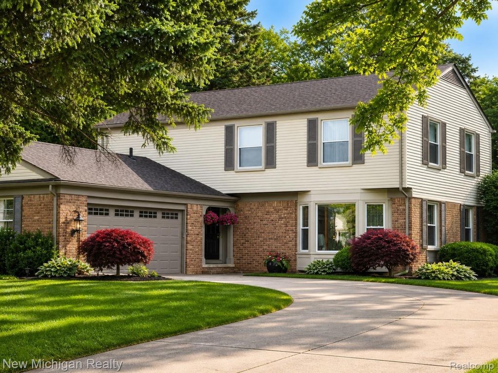 4312 S Mcnay Court, West Bloomfield