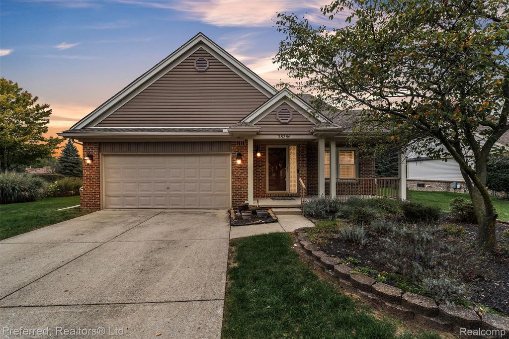 38386 Oakwest Drive, Westland