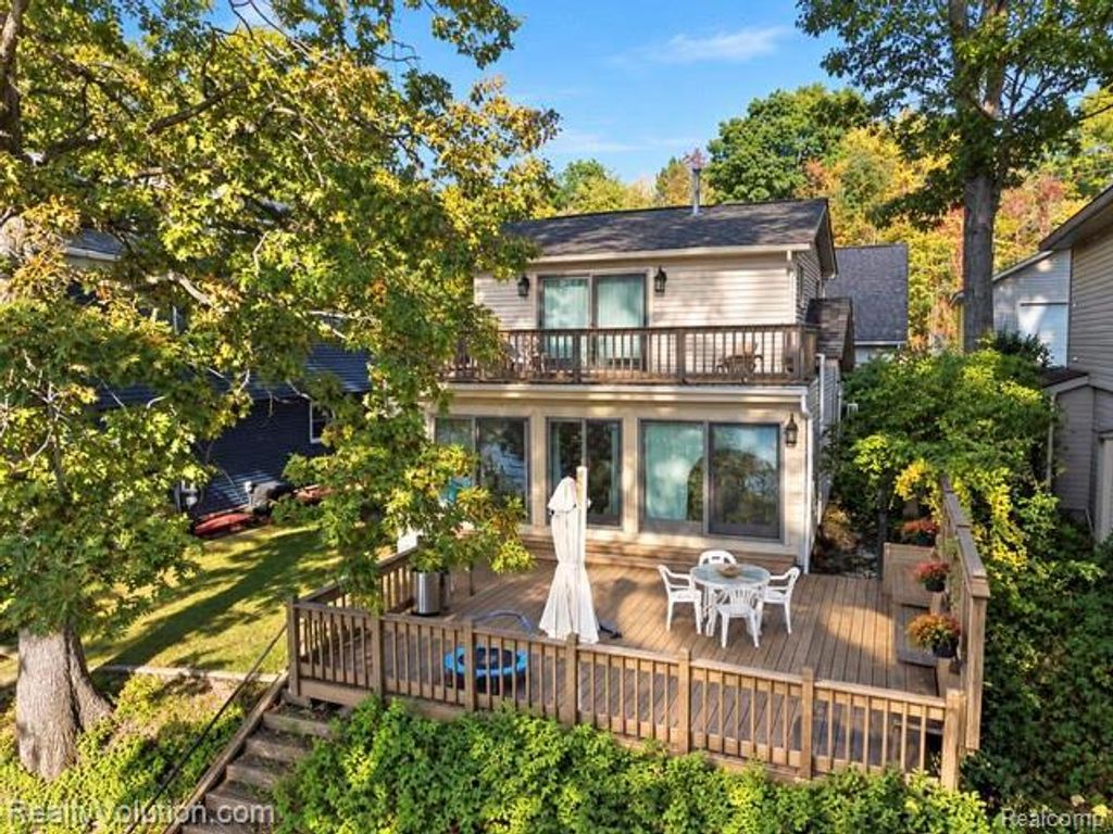 5736 Silver Birch Road, Ortonville