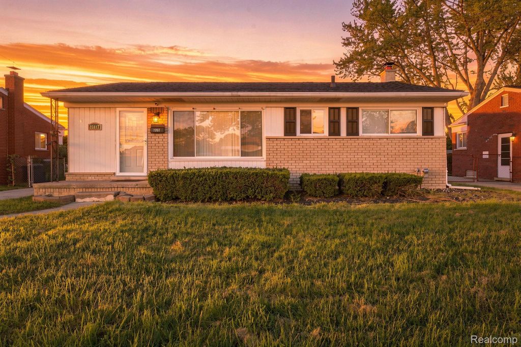 25317 Wagner Avenue, Warren