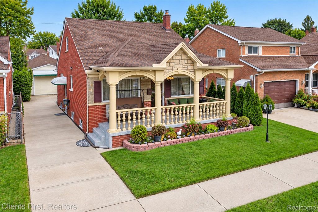 5430 Chase Road, Dearborn