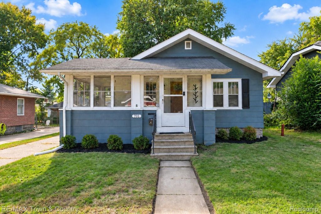 701 Saint Clair Avenue, Flint