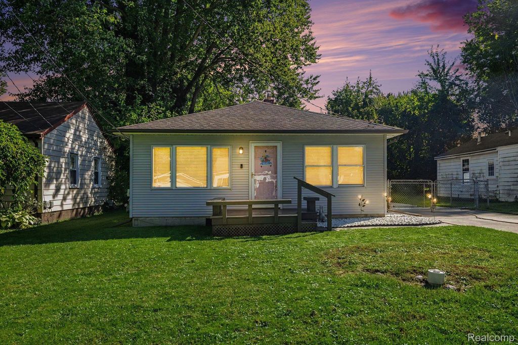 39276 Charbeneau Street, Clinton Twp