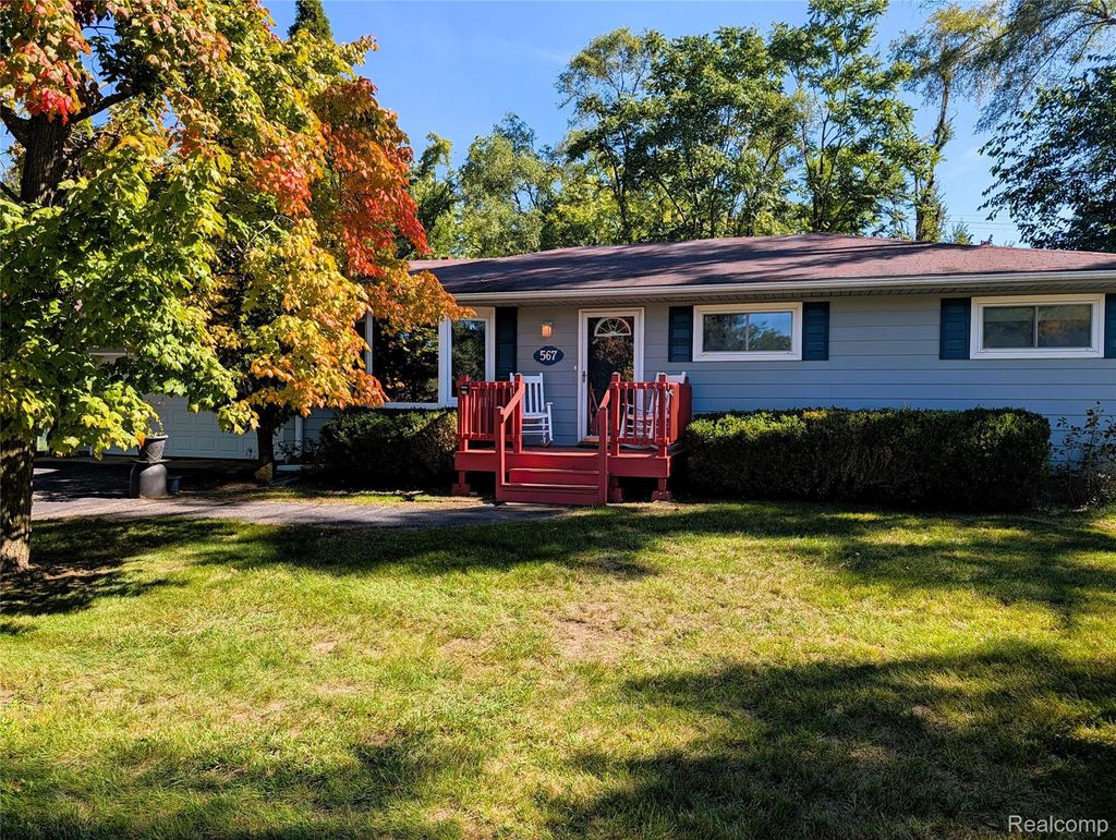 567 Pine Tree Road, Lake Orion