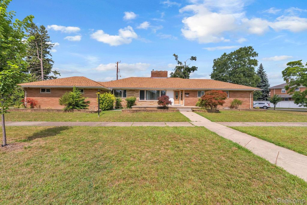 7771 Esper Boulevard, Dearborn